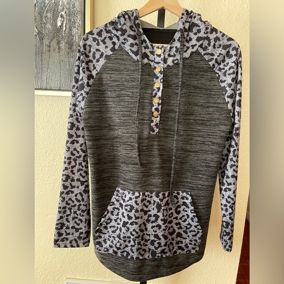 Tops - Leopard Black & Gray‎ Hoodie